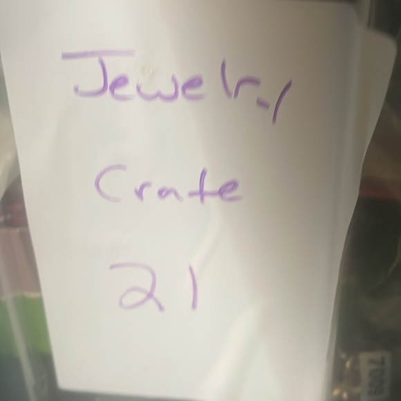 Gray Cat Enamel Pin - Picture 3 of 4